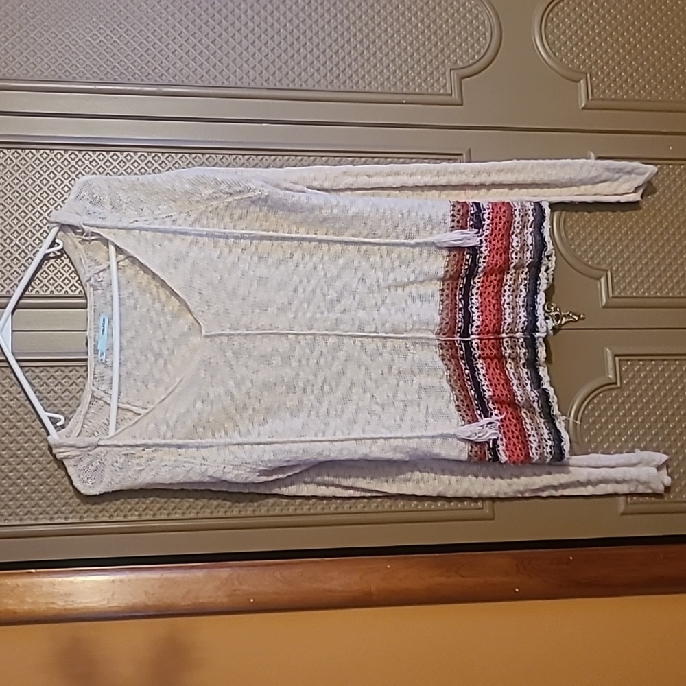 Maurices Sweater with hood, Sz XL